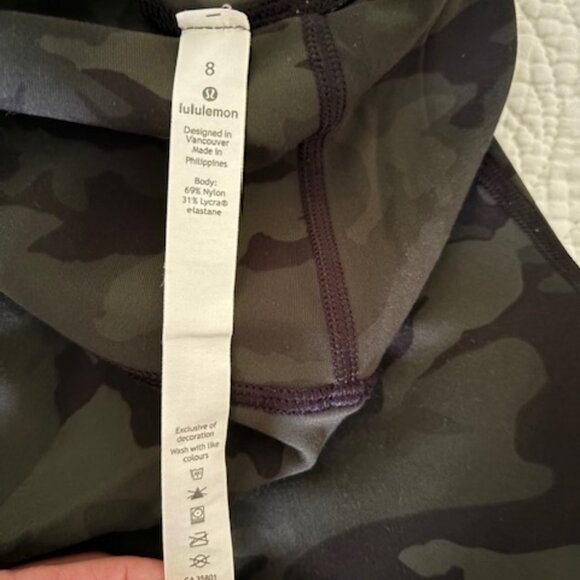 Lululemon Camo capri leggings - Size 8 - Picture 3 of 3
